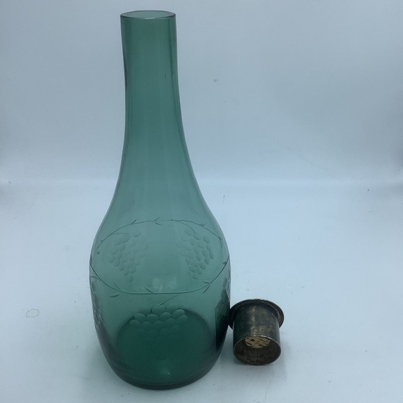 Etched Green Glass Decanter with Three Footed Cups - Picture 3 of 7
